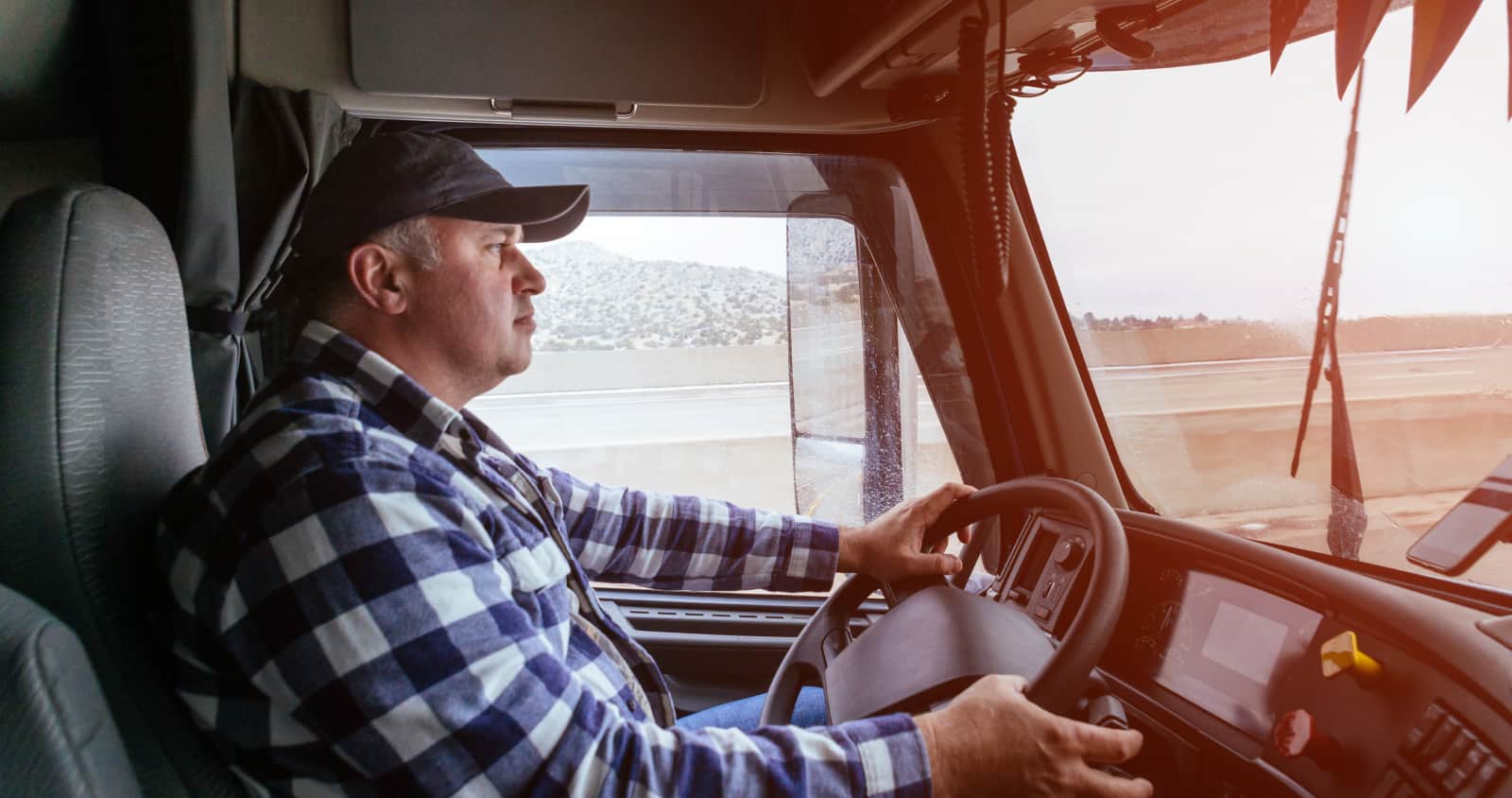 Trucker-Tips-Master-Guide-Expert-Advice-From-Experienced-Truck-Drivers (1)